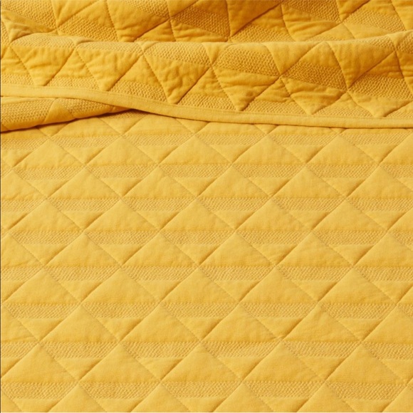 Project 62 + Nate Berkus Diamond Stitch Quilt King